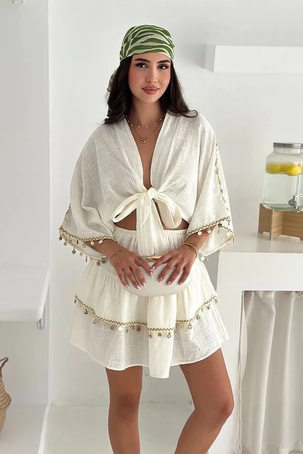 PULLU HAKİ VE EKRU ETEK BAĞLAMALI BLUZ