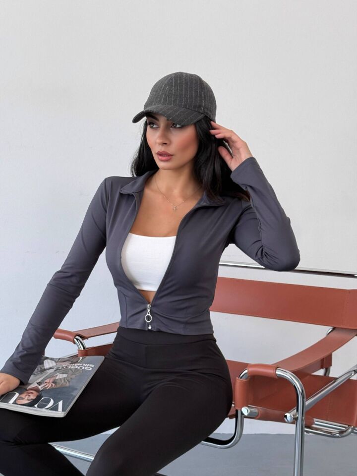 FERMUARLI PARMAK GEÇİRMELİ SWEATSHİR